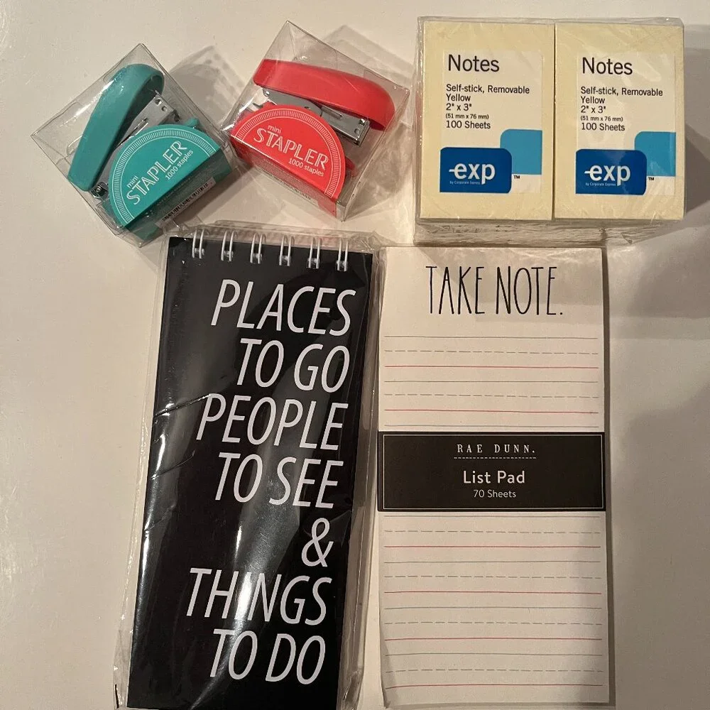 Novelty Notebooks, 2 mini staplers and Post-Its (h/s)‎